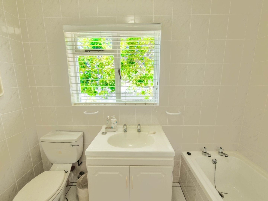 4 Bedroom Property for Sale in Sandbaai Western Cape